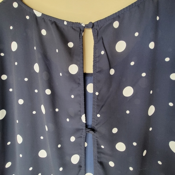 🆕️ Torrid Navy Dot Blouse - Picture 3 of 5